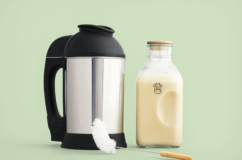 How to Make Oat Milk Almond Milk At Home